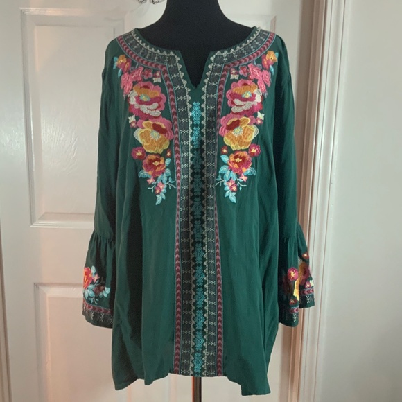 Embroidered Green Floral 3/4 Bell Sleeve Boho Top Plus Size 3X - Picture 2 of 9